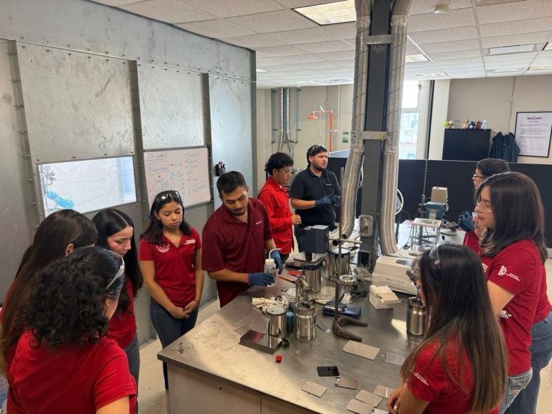 ESTUDIANTES DE INGENIERÍA INDUSTRIAL VISITAN LA EMPRESA RED SPOT