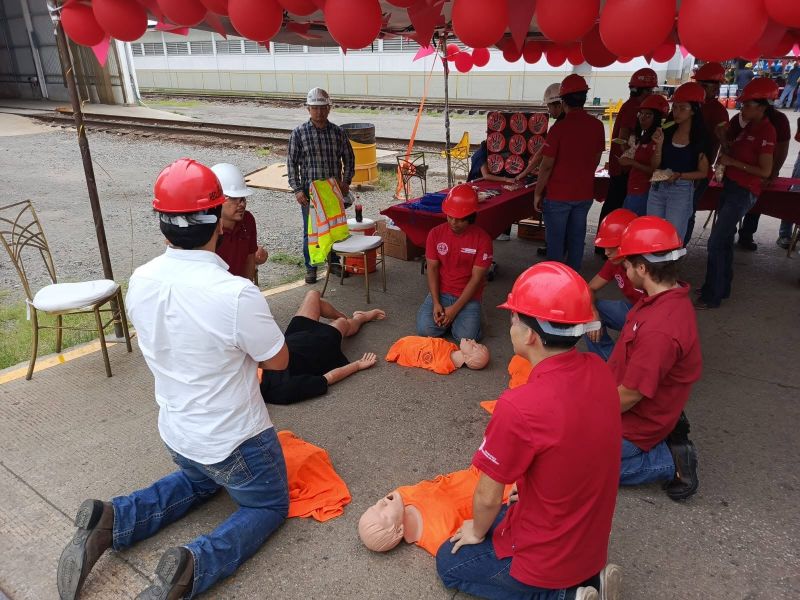ESTUDIANTES DE INGENIERÍA SE VINCULAN CON EL SECTOR INDUSTRIAL